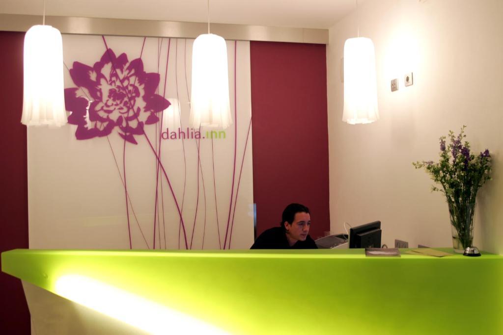 Dahlia Inn Прага Екстериор снимка